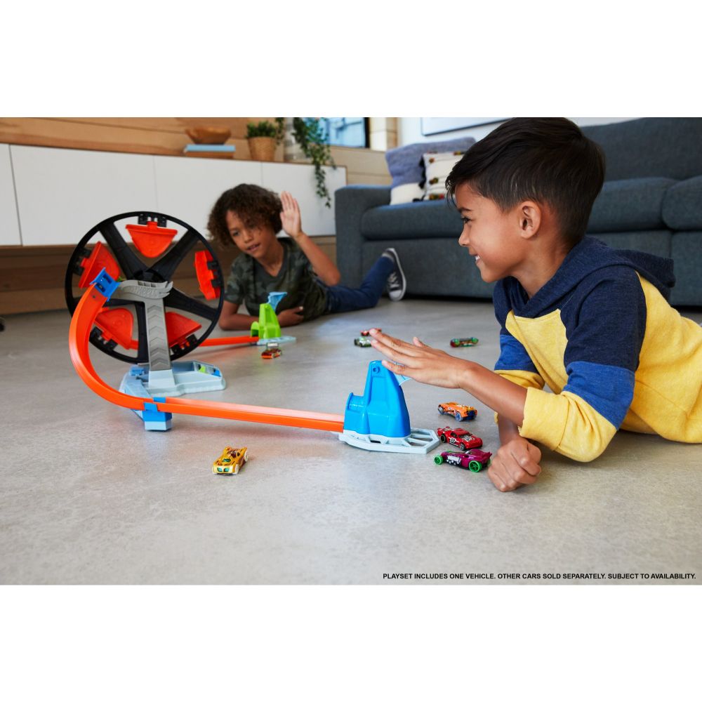 hot-wheels-sfida-rotante-playset-con-pista-1690456406.jpeg